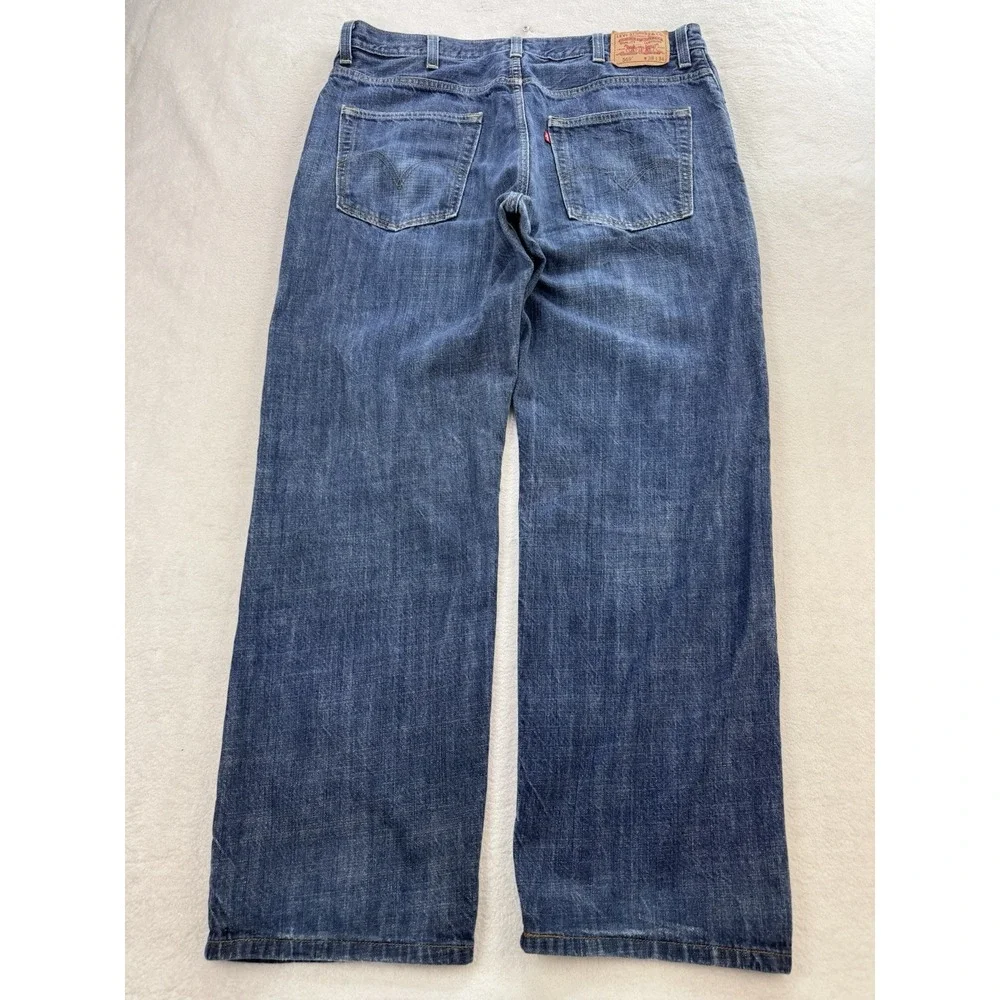 Levis levis 569